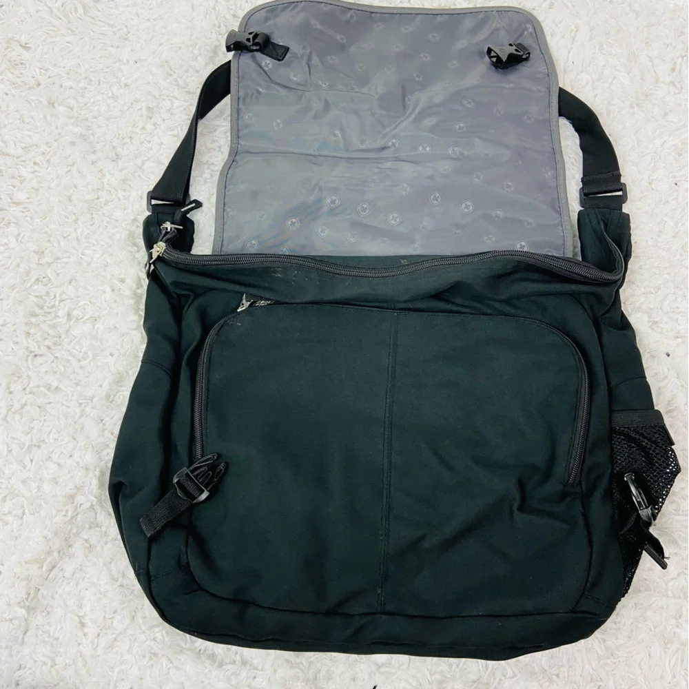 SwissGear Men's Black and Gray multi pocket laptop Messenger Bag